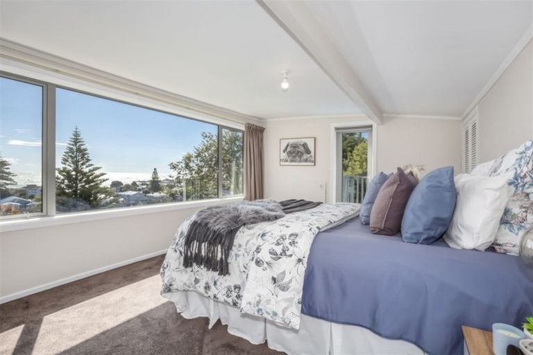 Photo of property in 14 Grays Road, Plimmerton, Porirua, 5026