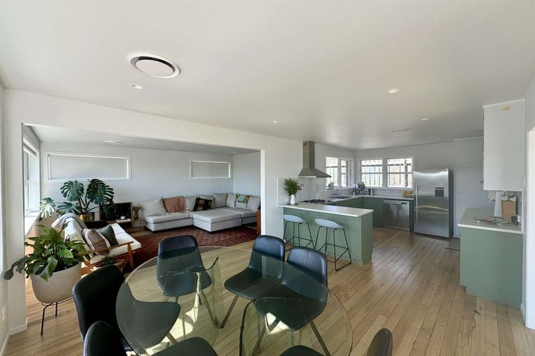 Photo of property in 10 Tirowhanga Road, Paremata, Porirua, 5024