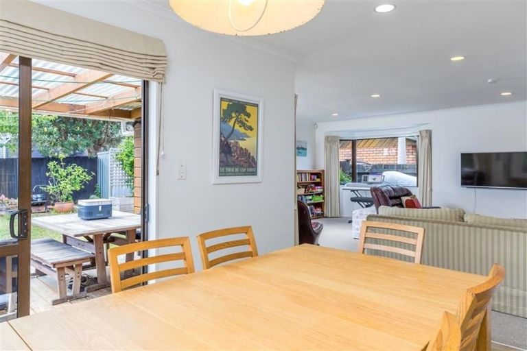 Photo of property in 1/11 Javelin Place, West Harbour, Auckland, 0618