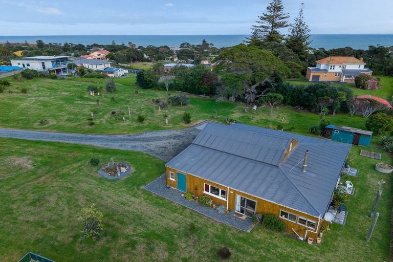 Photo of property in 11 Alcemene Lane, Baylys Beach, Dargaville, 0377