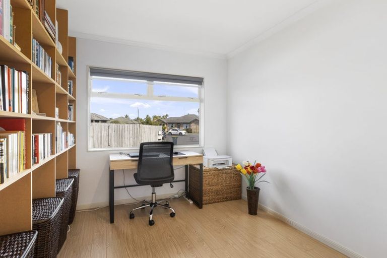 Photo of property in 20 Francis Skinner Place, Orewa, 0931