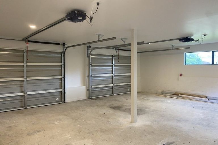 Photo of property in 33 Aronia Way, Goodwood Heights, Auckland, 2105