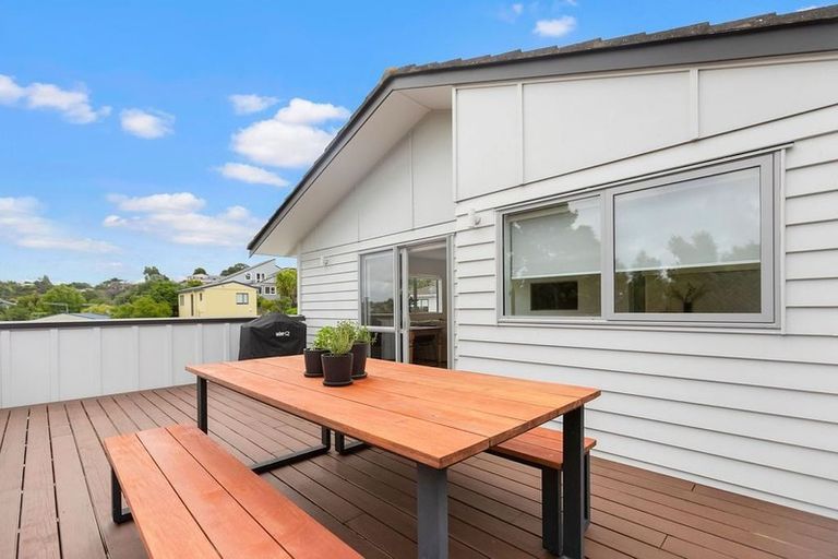 Photo of property in 2/61a Target Road, Totara Vale, Auckland, 0629