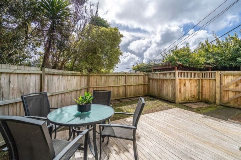 Photo of property in 1/34 Drome View Place, Beach Haven, Auckland, 0626