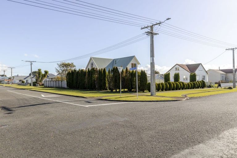 Photo of property in 87 Queen Street, Waitara, 4320