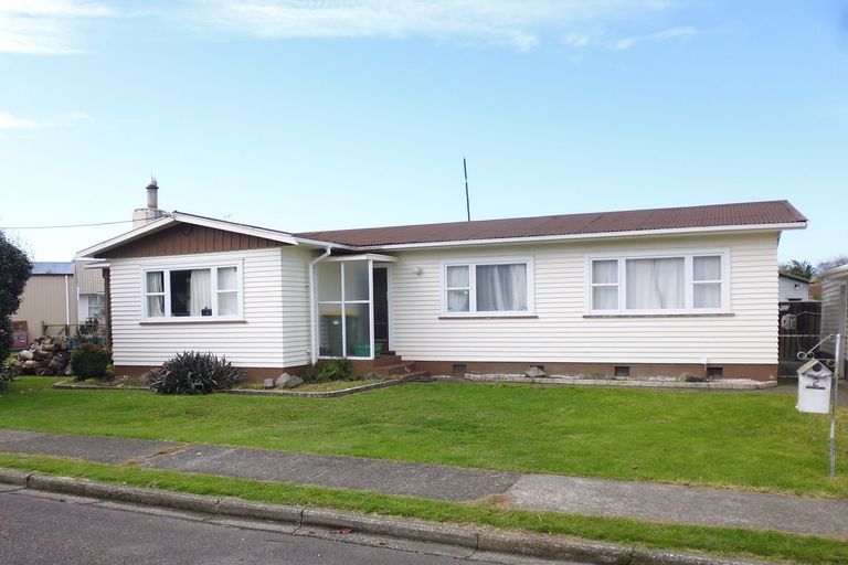 Photo of property in 2 Kowhai Avenue, Edgecumbe, 3120
