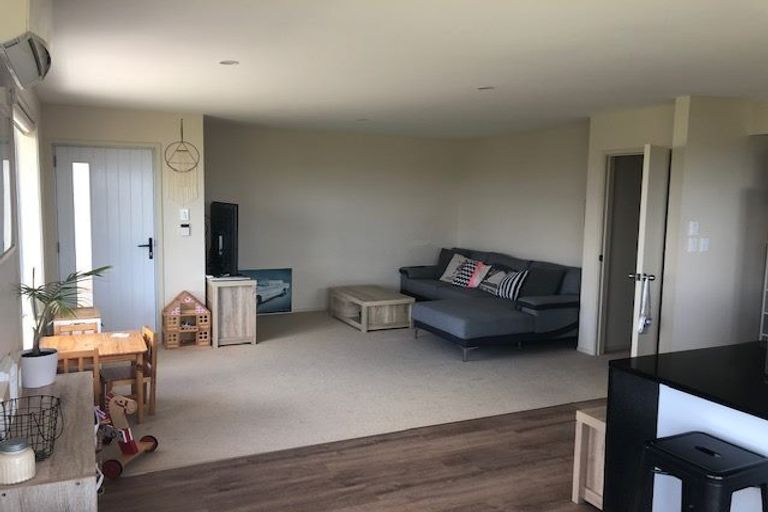 Photo of property in 1/28 Beach Road, Castor Bay, Auckland, 0620