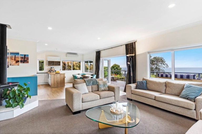 Photo of property in 286 Whangaparaoa Road, Red Beach, 0932