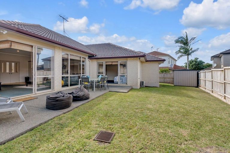 Photo of property in 43 Speyside Crescent, Flat Bush, Auckland, 2016