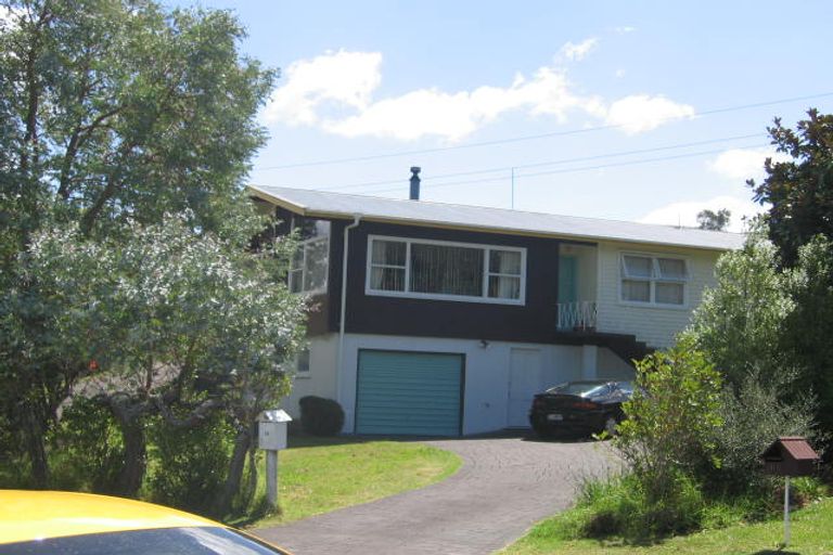 Photo of property in 13 Battle Place, Glenfield, Auckland, 0629