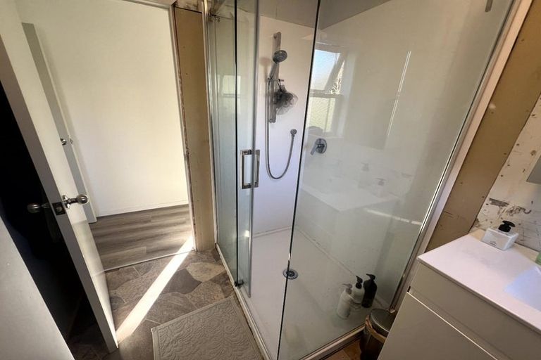 Photo of property in 1/3 Exmouth Road, Northcote, Auckland, 0627