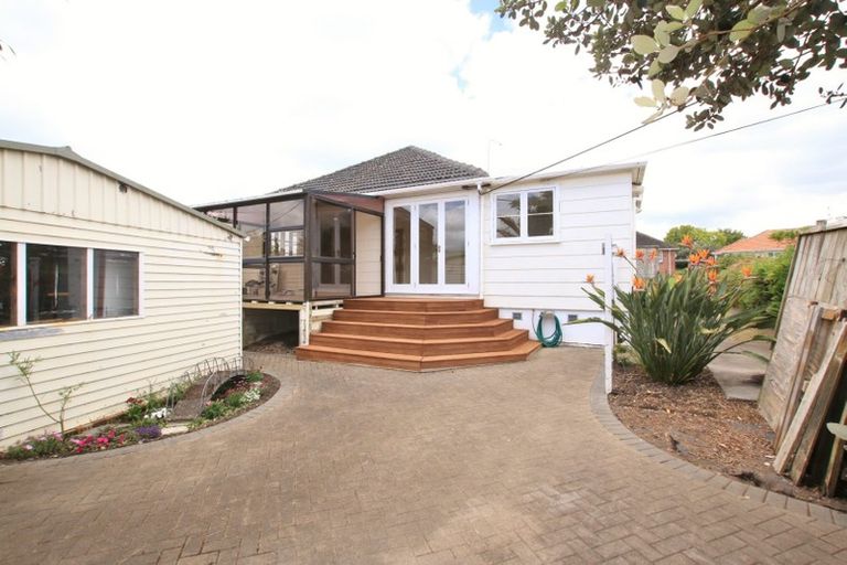 Photo of property in 36 Philomel Crescent, Bayswater, Auckland, 0622