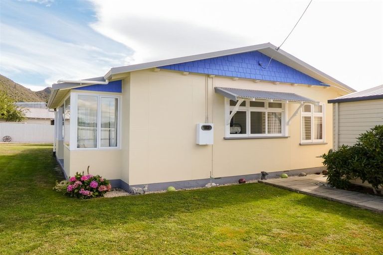 Photo of property in 14 Ferguson Street, Kurow, 9435
