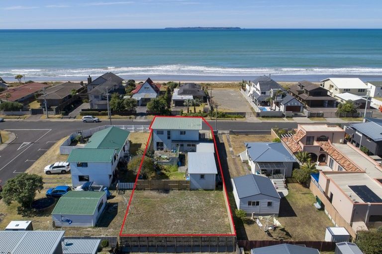 Photo of property in 76 Karewa Parade, Papamoa Beach, Papamoa, 3118