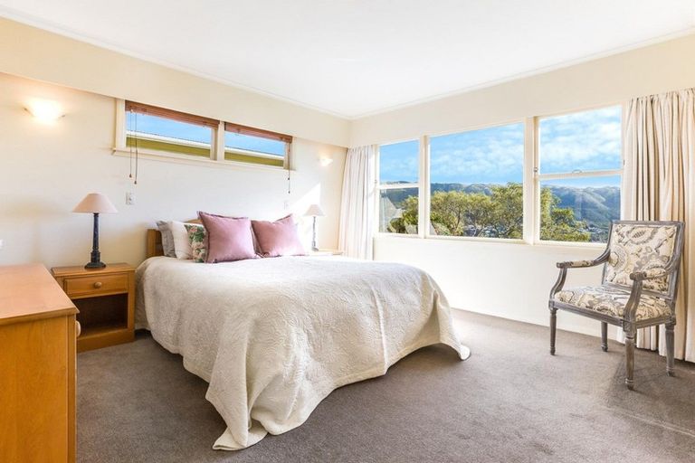 Photo of property in 4 Wilmshurst Place, Tawa, Wellington, 5028