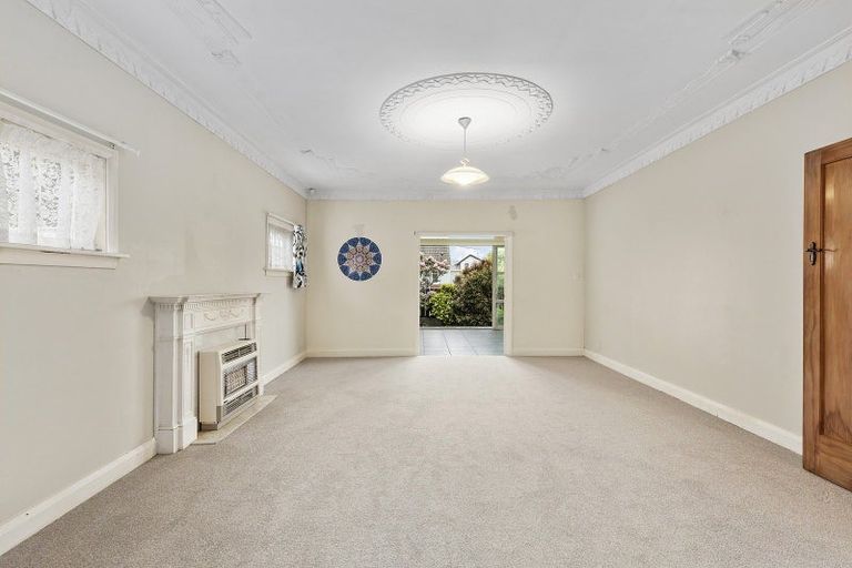 Photo of property in 37 Glamis Avenue, Strathmore Park, Wellington, 6022