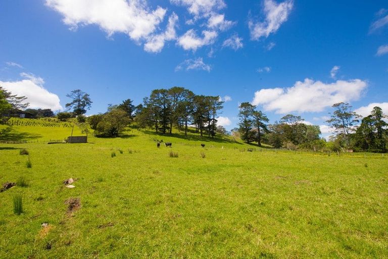 Photo of property in 169 Awa Road, Kumeu, 0891