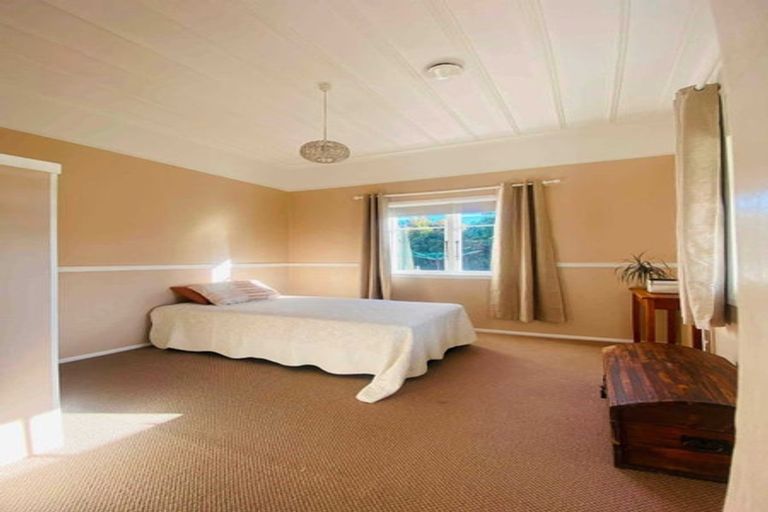 Photo of property in 22 Takiroa Street, Urenui, 4375