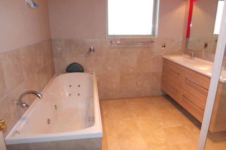 Photo of property in 8 Teppett Place, Foxton Beach, Foxton, 4815