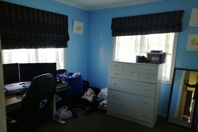 Photo of property in 32 Golf Road, New Lynn, Auckland, 0600