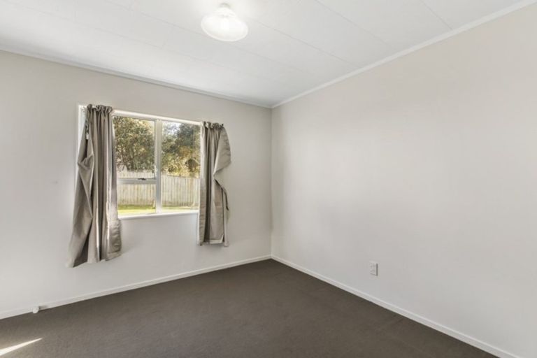 Photo of property in 2/8 Helena Street, Massey, Auckland, 0614