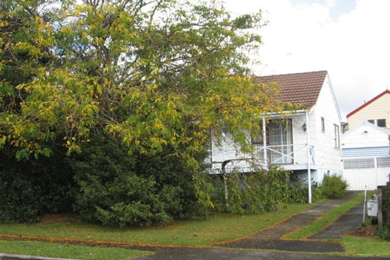 Photo of property in 17 Cairngorm Place, Highland Park, Auckland, 2010
