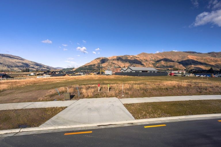 Photo of property in 13 Simpson Crescent, Wanaka, 9305