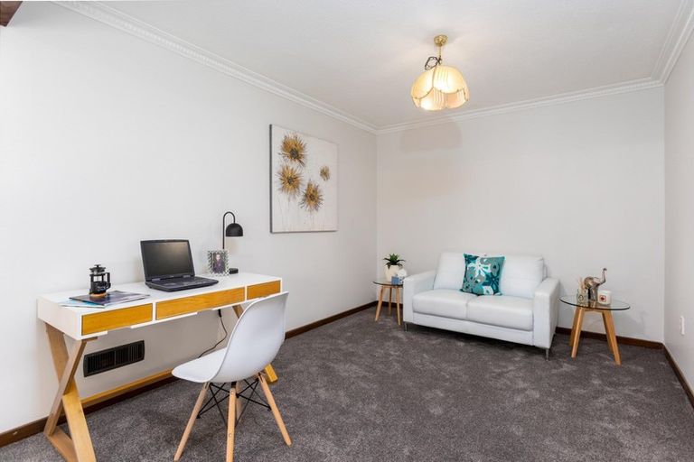 Photo of property in 270 Memorial Avenue, Burnside, Christchurch, 8053