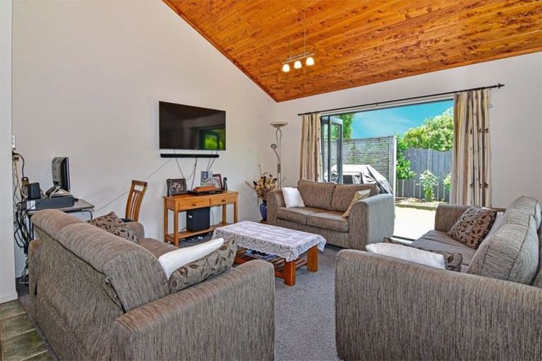 Photo of property in 15 Rossiter Avenue, Waiuku, 2123