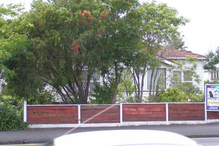 Photo of property in 352 Lake Road, Takapuna, Auckland, 0622