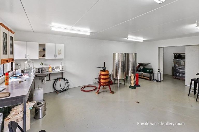 Photo of property in 76 Brick Bay Drive, Sandspit, Warkworth, 0982