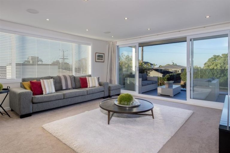 Photo of property in 4a Rothesay Bay Road, Rothesay Bay, Auckland, 0630