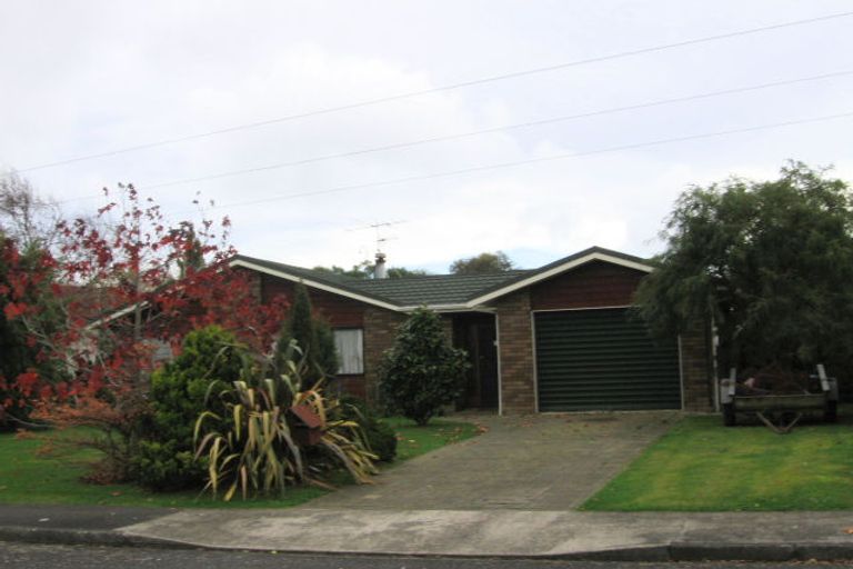 Photo of property in 3 Hurworth Grove, Waikanae, 5036