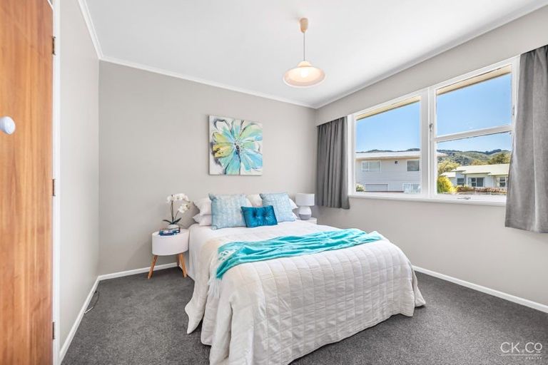 Photo of property in 4 Snell Grove, Clouston Park, Upper Hutt, 5018