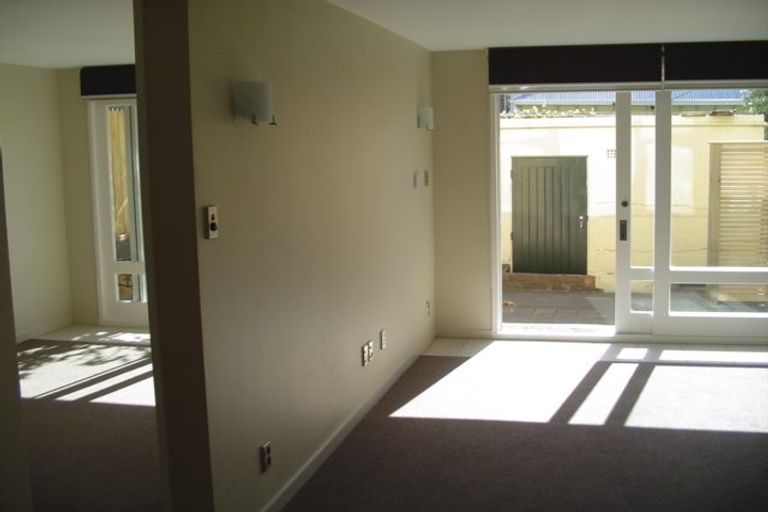 Photo of property in 105 Austin Street, Mount Victoria, Wellington, 6011