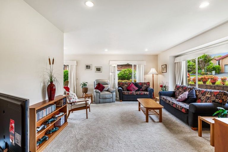 Photo of property in 8 Toledo Avenue, Henderson, Auckland, 0612
