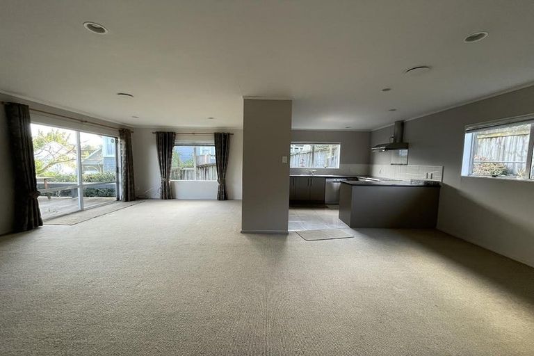 Photo of property in 1/6 Phillip Parade, Forrest Hill, Auckland, 0620