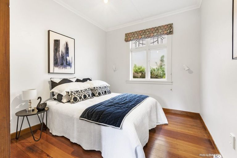 Photo of property in 7 Knoll Street, Island Bay, Wellington, 6023