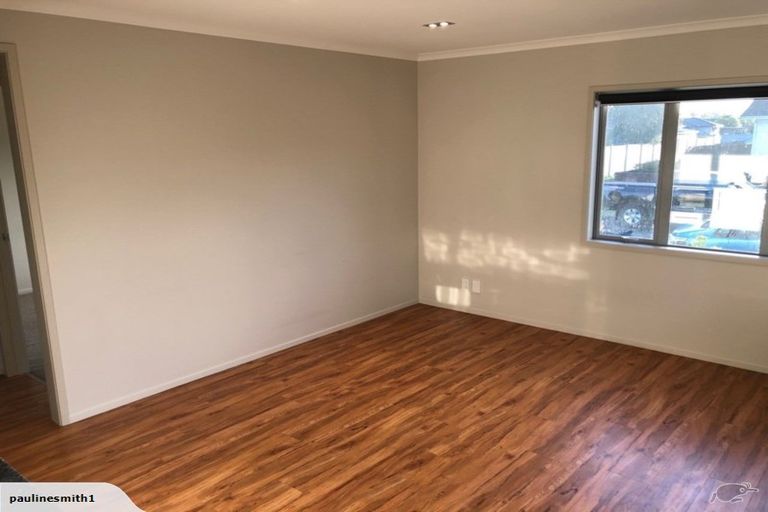 Photo of property in 25 Darren Crescent, Half Moon Bay, Auckland, 2012