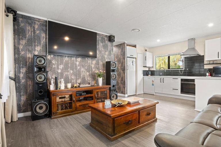 Photo of property in 2/6 Makora Road, Massey, Auckland, 0614