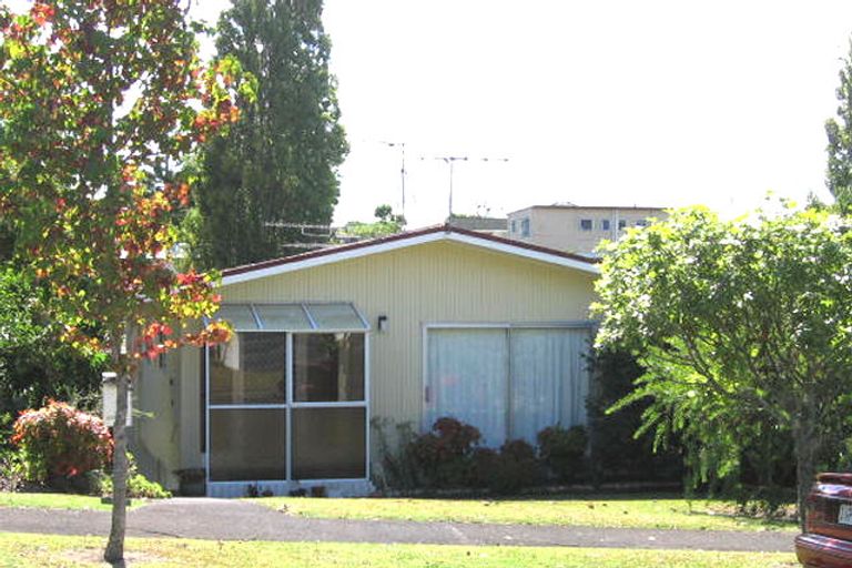 Photo of property in 1/1 Armstrong Place, New Lynn, Auckland, 0600