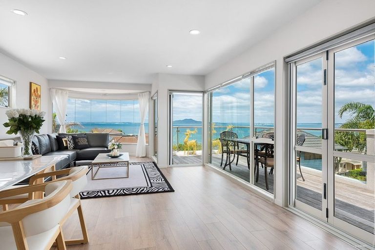 Photo of property in 31 Churchill Road, Murrays Bay, Auckland, 0630