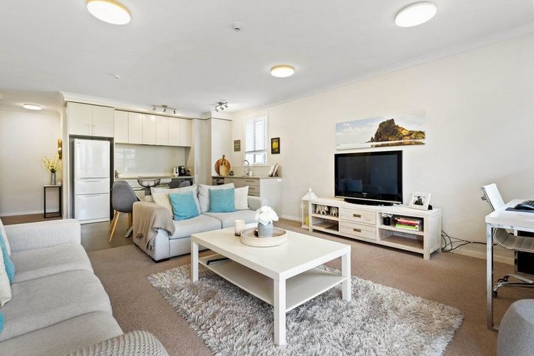 Photo of property in 36 Rewa Rewa Lane, Orewa, 0931