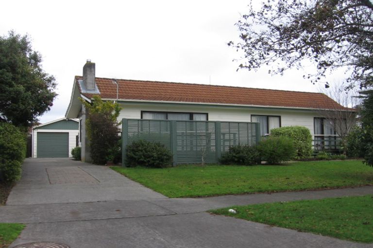 Photo of property in 28 Hillcrest Drive, Kelvin Grove, Palmerston North, 4414