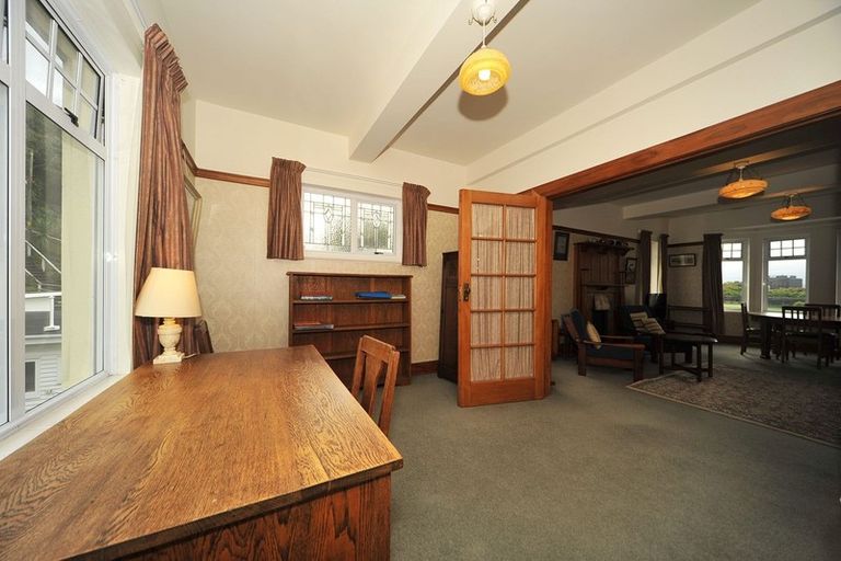 Photo of property in Chevening Flats, 90 Salamanca Road, Kelburn, Wellington, 6012