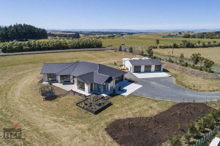 Photo of property in 601 Cemetery Road, Sanson, Palmerston North, 4479