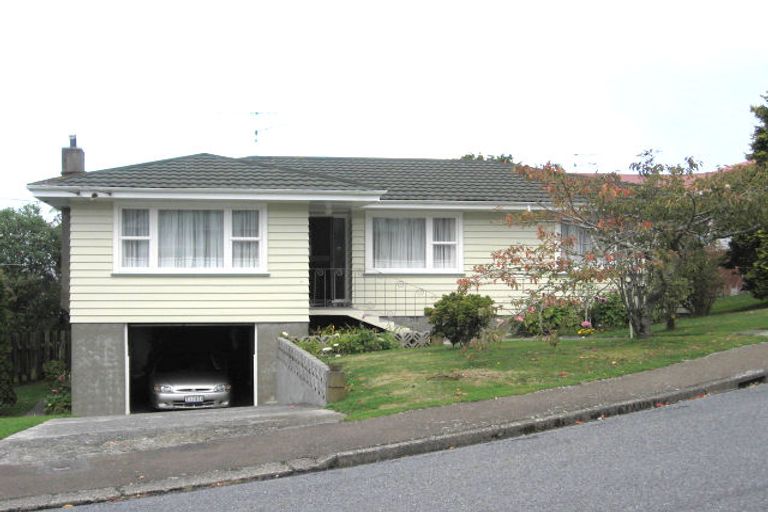 Photo of property in 7 Cotswold Crescent, Newlands, Wellington, 6037