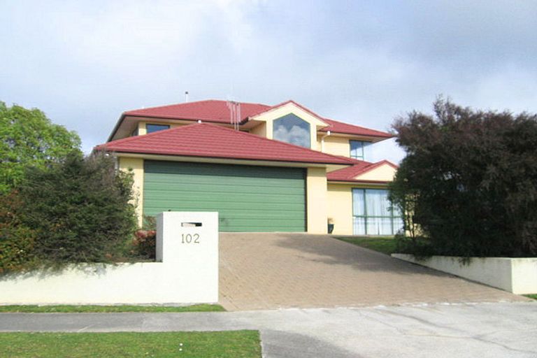 Photo of property in 102 Pacific Drive, Fitzherbert, Palmerston North, 4410