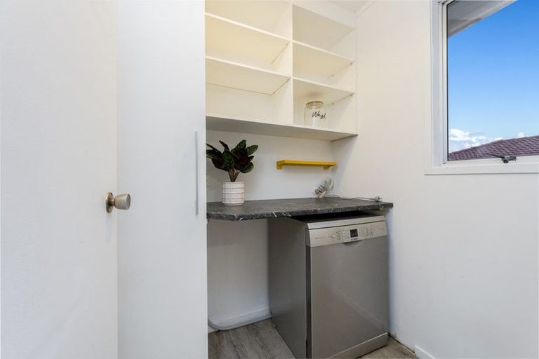 Photo of property in 92 Gallony Avenue, Massey, Auckland, 0614