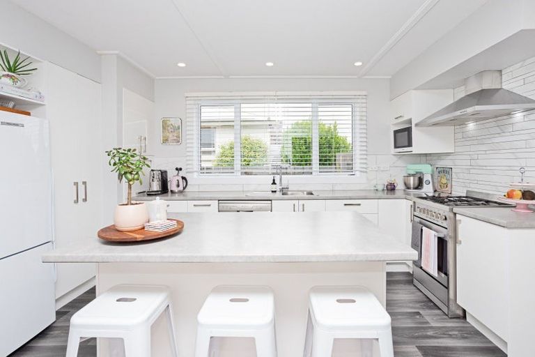 Photo of property in 12 Holloway Street, Waikiwi, Invercargill, 9810